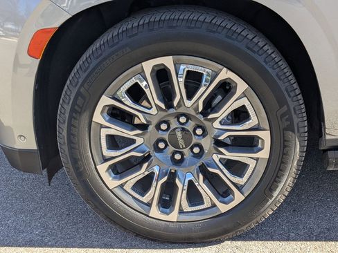 Used 2023 GMC Yukon XL Denali Ultimate image 28