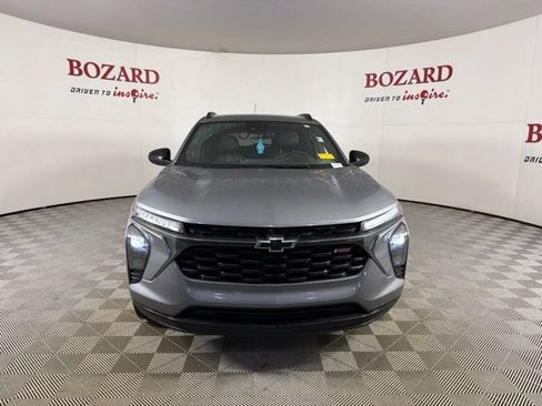 Used 2025 Chevrolet Trax RS w/ Driver Confidence Package FWD image 2