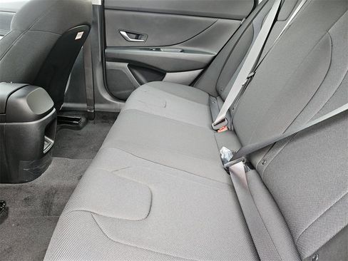 New 2025 Hyundai Elantra SE image 28