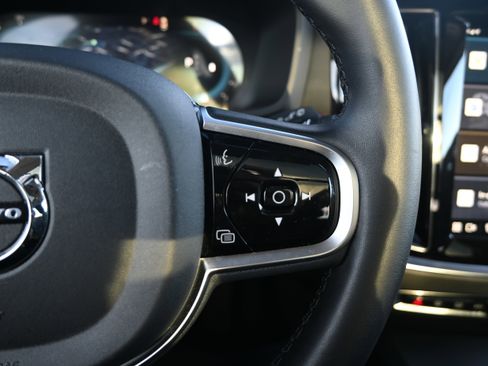 Used 2025 Volvo V60 B5 Cross Country Plus image 20