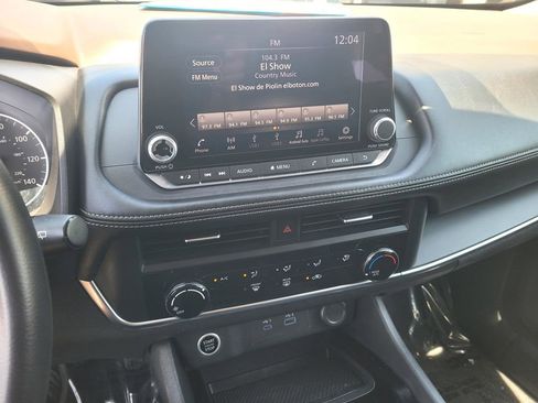 Used 2023 Nissan Rogue S AWD/4WD image 16