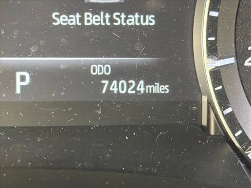Used 2021 Toyota Highlander XLE FWD image 29