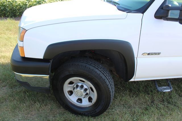 Used 2007 Chevrolet Silverado 3500 4x4 Regular Cab w/ Skid Plate Package image 12
