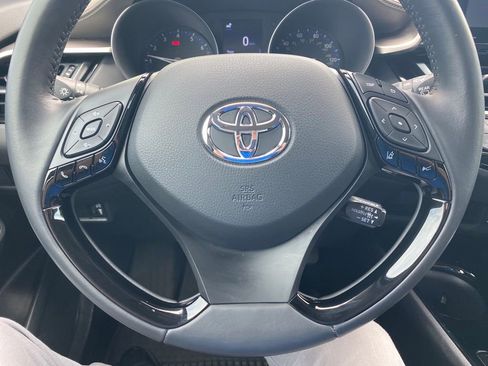 Used 2022 Toyota C-HR Limited FWD image 7