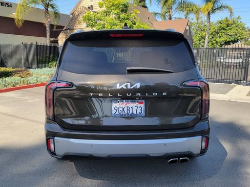 Certified 2023 Kia Telluride EX w/ EX Captain's Chair Package FWD image 3