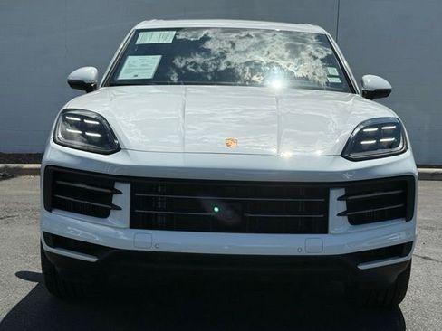 Used 2025 Porsche Cayenne AWD/4WD image 6