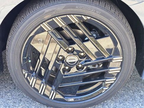 New 2026 Nissan Sentra SR w/ SR Premium Package FWD image 10