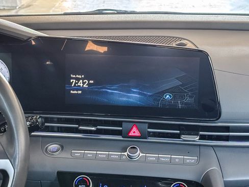 Used 2025 Hyundai Elantra SEL FWD image 17