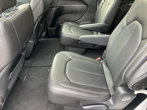 New 2026 Chrysler Pacifica Select image 30