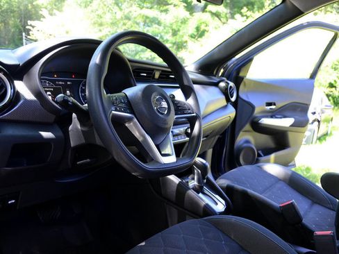 Used 2019 Nissan Kicks SV image 11