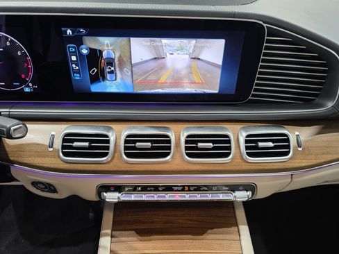 Used 2025 Mercedes-Benz GLS 450 4MATIC image 17