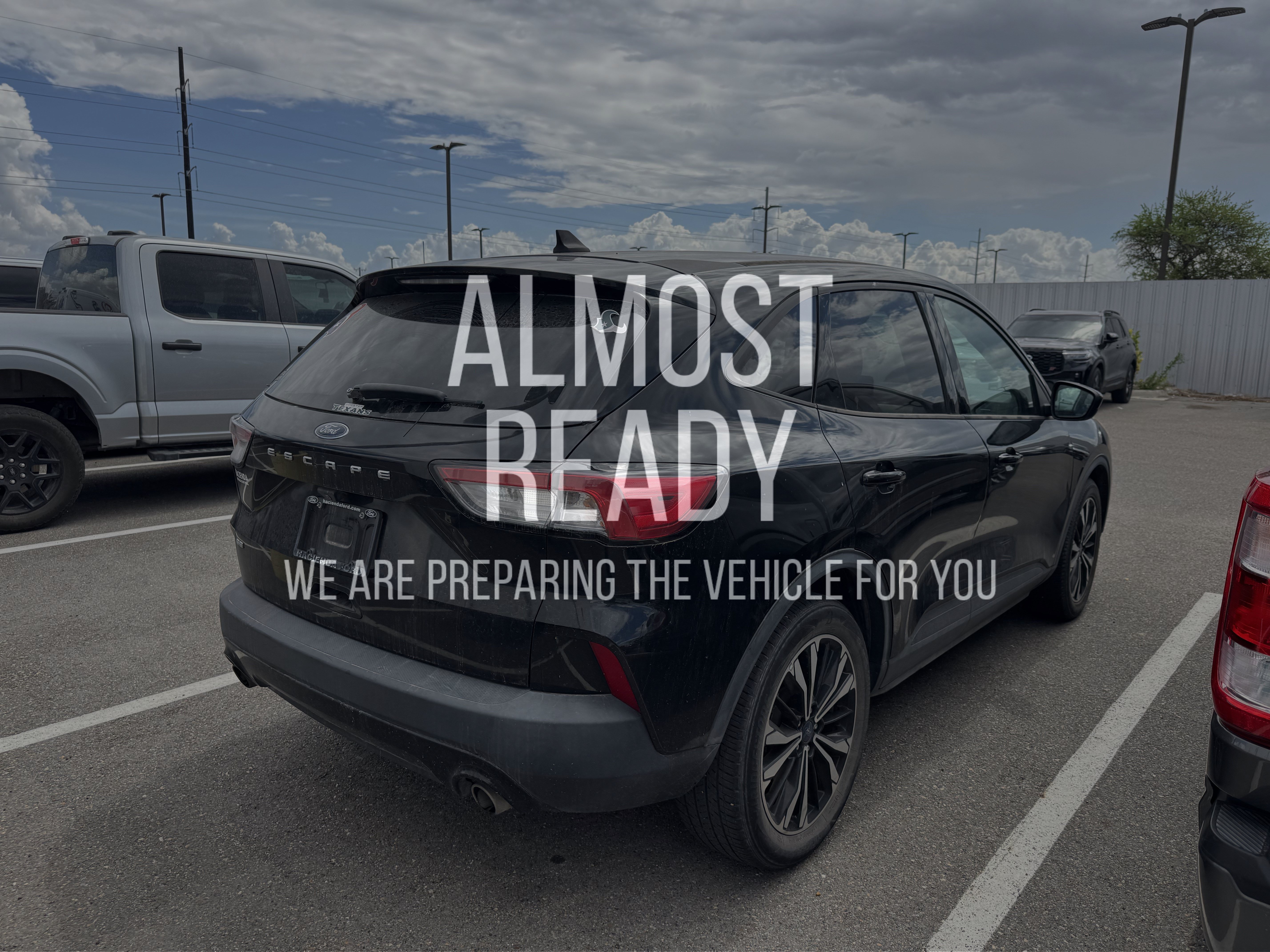 Used 2022 Ford Escape SE w/ SE Sport Appearance Package FWD image 4