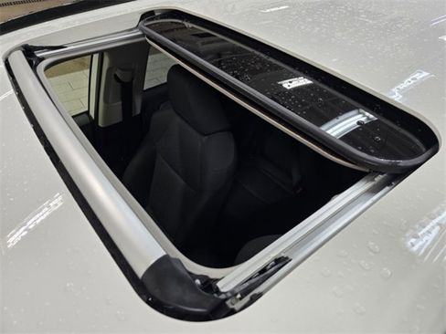 Used 2022 Toyota RAV4 XLE image 3