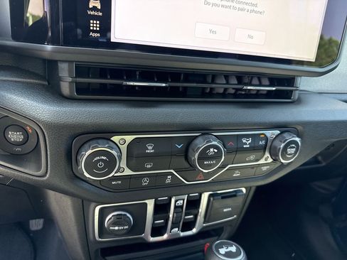 Used 2025 Jeep Wrangler Unlimited Sport AWD/4WD image 28