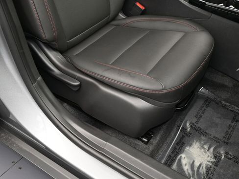 Used 2025 Chevrolet Trax RS w/ Driver Confidence Package image 42