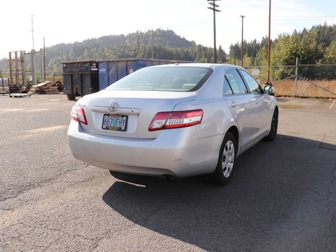 Used 2010 Toyota Camry FWD image 5