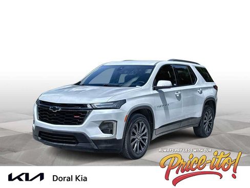 Used 2023 Chevrolet Traverse RS FWD image 1