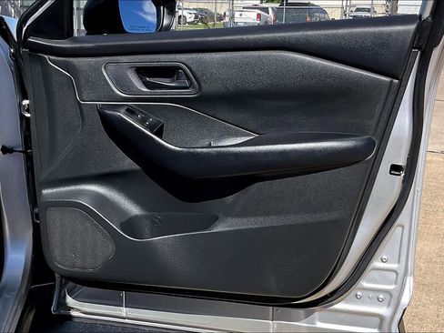 Used 2024 Nissan Rogue S image 23