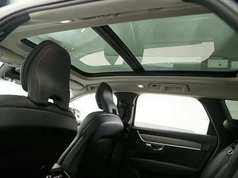 Certified 2025 Volvo V90 B6 Cross Country Plus AWD/4WD image 23