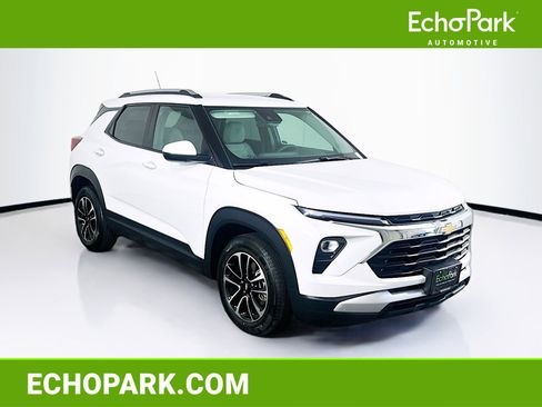 Used 2025 Chevrolet TrailBlazer LT FWD image 1