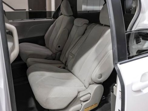Used 2011 Toyota Sienna LE FWD image 38