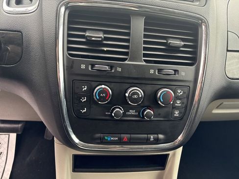 Used 2016 Dodge Grand Caravan SXT image 48