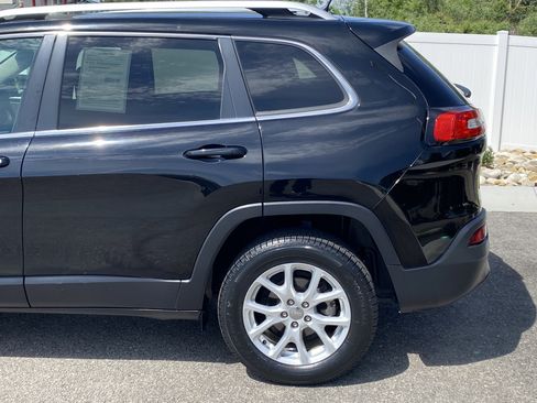 Used 2018 Jeep Cherokee Latitude FWD image 4