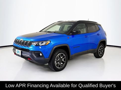 Used 2025 Jeep Compass Trailhawk AWD/4WD image 3
