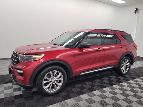 Used 2021 Ford Explorer XLT w/ Equipment Group 202A RWD image 2