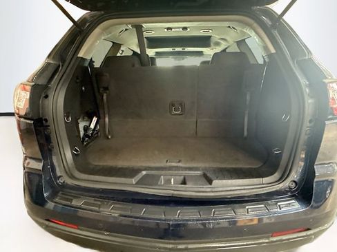 Used 2017 Chevrolet Traverse LT w/ Style and Technology Package image 27