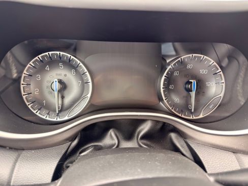 Used 2022 Chrysler Pacifica Touring-L image 32