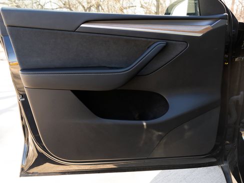 Used 2023 Tesla Model Y Long Range image 34