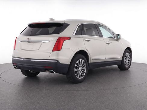 Used 2017 Cadillac XT5 Luxury w/ Driver Awareness Package FWD image 6