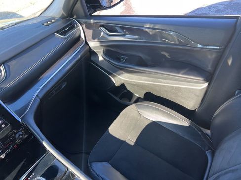 Used 2022 Jeep Grand Cherokee L Altitude image 26