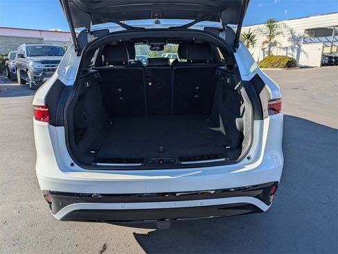 Used 2024 Jaguar F-PACE R-Dynamic S image 32