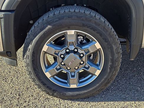 Used 2025 GMC Sierra 2500 SLT w/ SLT Premium Package image 10