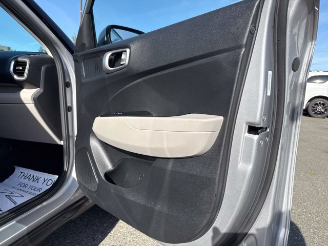 Used 2025 Hyundai Venue SEL FWD image 11