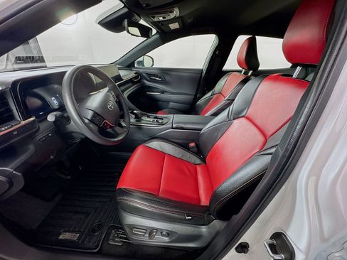 Certified 2023 Toyota Crown XLE image 16