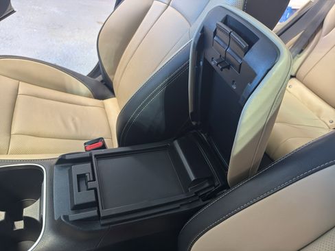 Used 2020 Subaru Outback Limited image 21