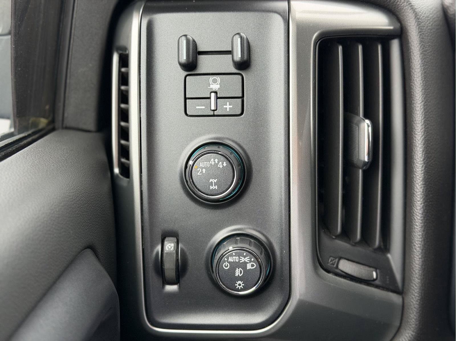 Used 2019 Chevrolet Silverado 1500 LT w/ All Star Edition AWD/4WD image 35