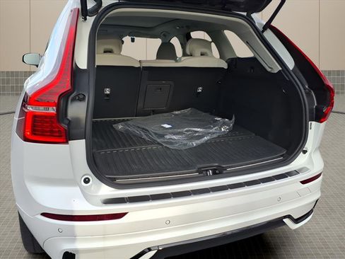 Used 2025 Volvo XC60 T8 Ultra w/ Protection Package Premier image 23