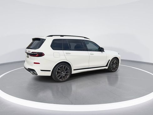 Used 2025 BMW X7 M60i image 8