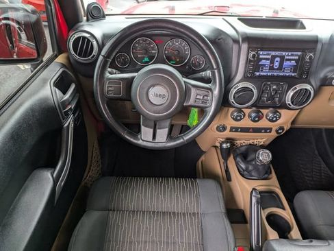 Used 2012 Jeep Wrangler Unlimited Sahara AWD/4WD image 16