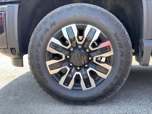 Used 2024 GMC Sierra 2500 Denali Ultimate w/ Max Trailering Package image 2