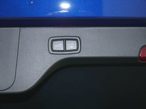 Certified 2026 Porsche Macan Turbo Electric AWD/4WD image 22