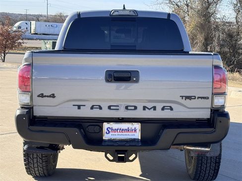 Used 2017 Toyota Tacoma TRD Pro image 5