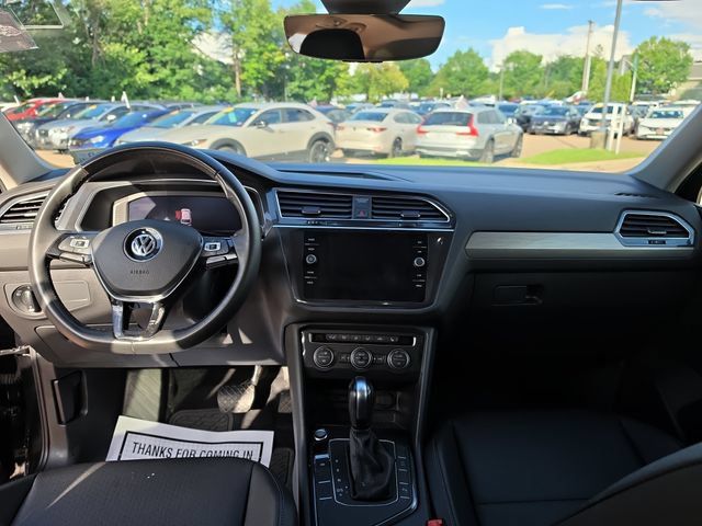 Used 2020 Volkswagen Tiguan SEL FWD image 12