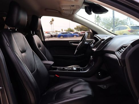 Used 2020 Ford Edge Titanium FWD image 35