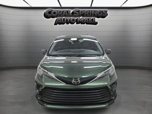 Used 2026 Toyota Sienna XLE image 2