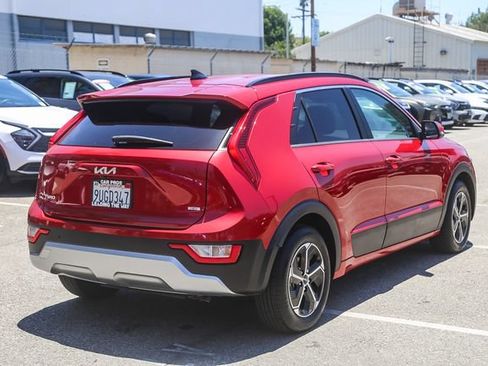 Certified 2025 Kia Niro EX FWD image 10